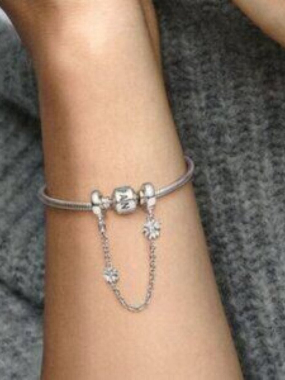 Pandora Flower Safety Chain Charm - Picture 2 of 5